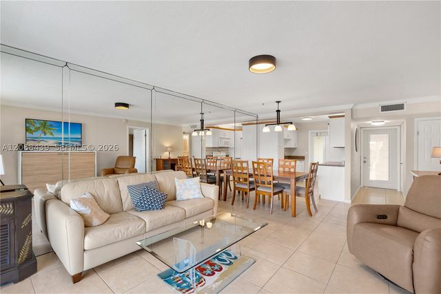 2600 Diana Dr 208, Hallandale Beach, FL 33009