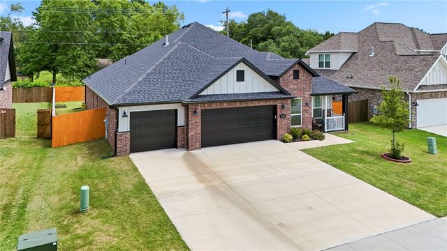 5300 SW Tea Olive Lane, Bentonville, AR 72713