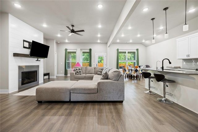 5300 SW Tea Olive Lane, Bentonville, AR 72713