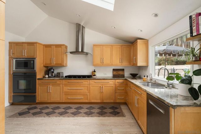 1450 Highland Dr, Solana Beach, CA 92075