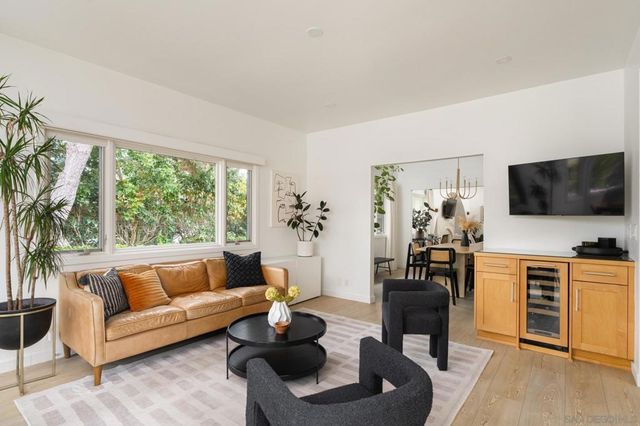 1450 Highland Dr, Solana Beach, CA 92075