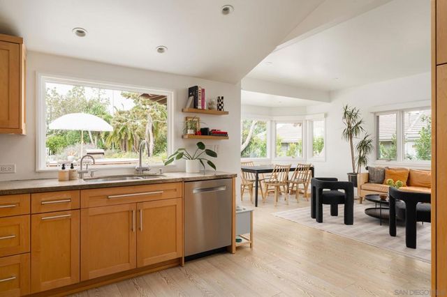 1450 Highland Dr, Solana Beach, CA 92075