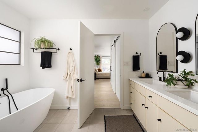 1450 Highland Dr, Solana Beach, CA 92075