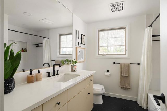 1450 Highland Dr, Solana Beach, CA 92075