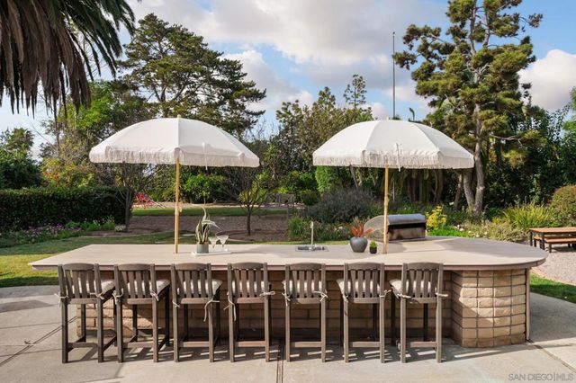 1450 Highland Dr, Solana Beach, CA 92075