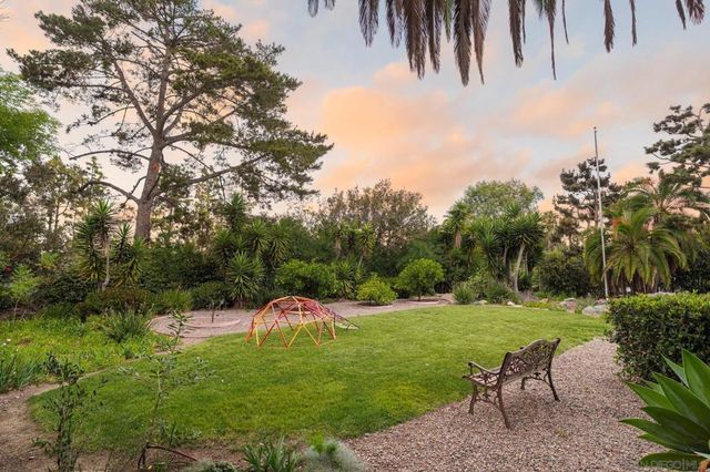 1450 Highland Dr, Solana Beach, CA 92075