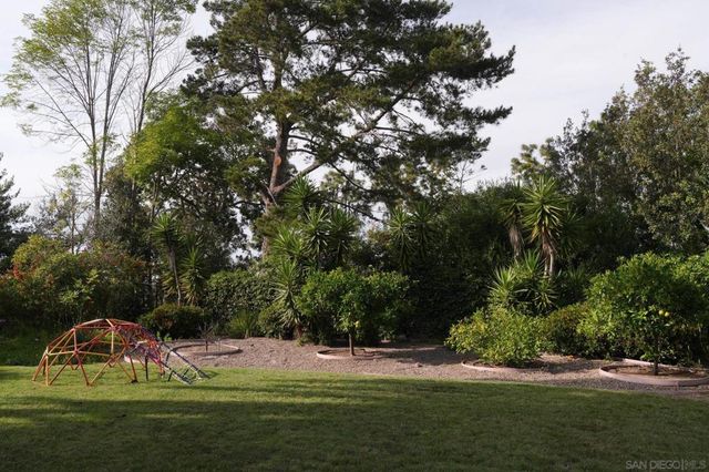 1450 Highland Dr, Solana Beach, CA 92075