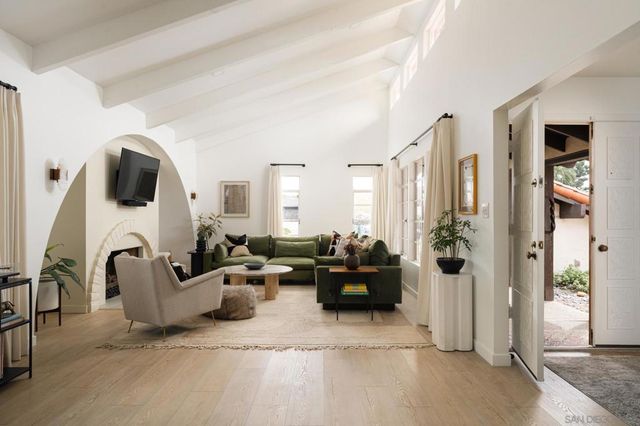 1450 Highland Dr, Solana Beach, CA 92075