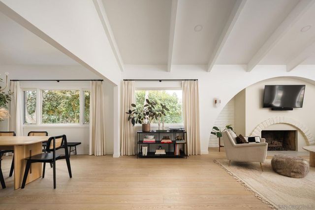 1450 Highland Dr, Solana Beach, CA 92075