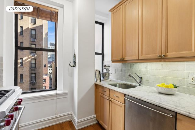 500 W End Ave Apt 6E, New York City, NY 10024