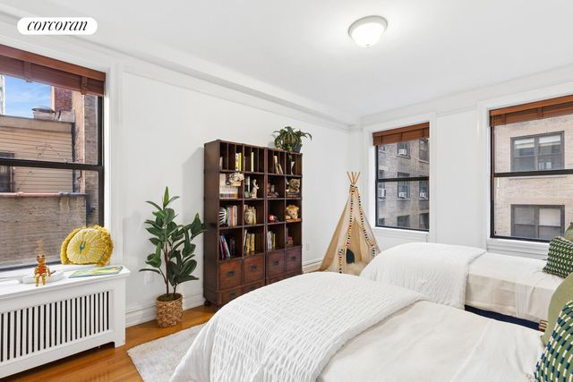 500 W End Ave Apt 6E, New York City, NY 10024