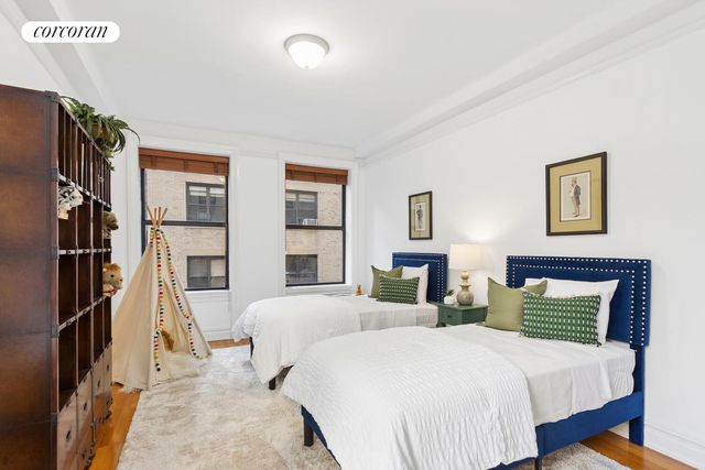 500 W End Ave Apt 6E, New York City, NY 10024