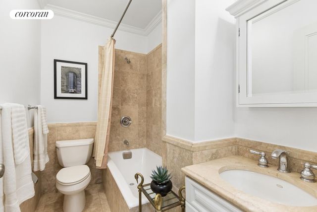 500 W End Ave Apt 6E, New York City, NY 10024