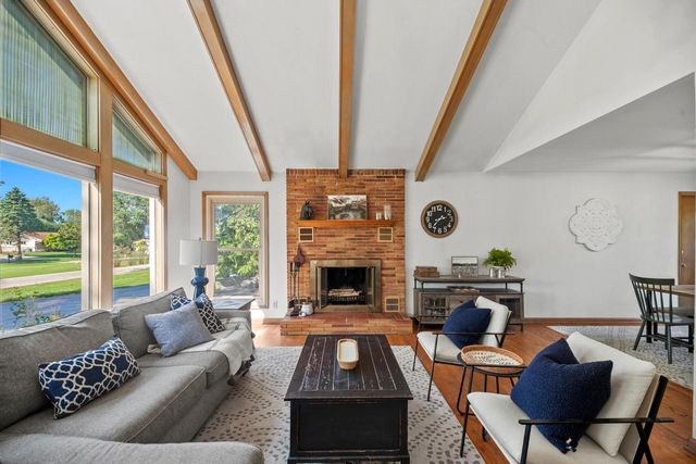 7740 N Santa Monica BOULEVARD, Fox Point, WI 53217