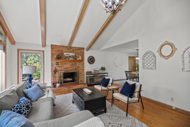 7740 N Santa Monica BOULEVARD, Fox Point, WI 53217