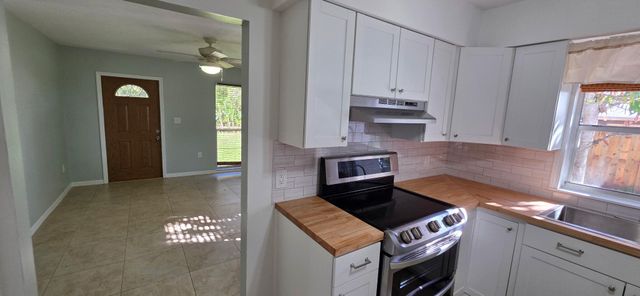 320 Chamberlain Boulevard, Fort Pierce, FL 34946