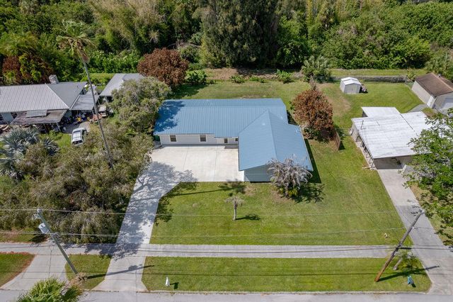 320 Chamberlain Boulevard, Fort Pierce, FL 34946