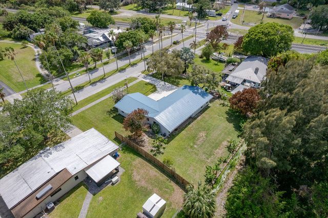 320 Chamberlain Boulevard, Fort Pierce, FL 34946