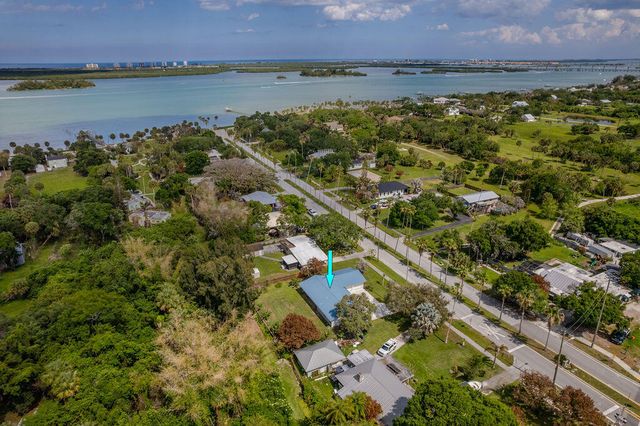 320 Chamberlain Boulevard, Fort Pierce, FL 34946