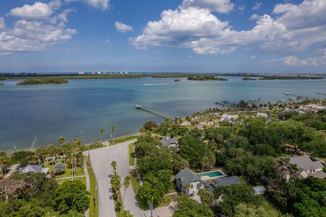 320 Chamberlain Boulevard, Fort Pierce, FL 34946