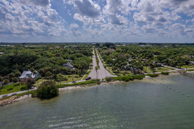 320 Chamberlain Boulevard, Fort Pierce, FL 34946