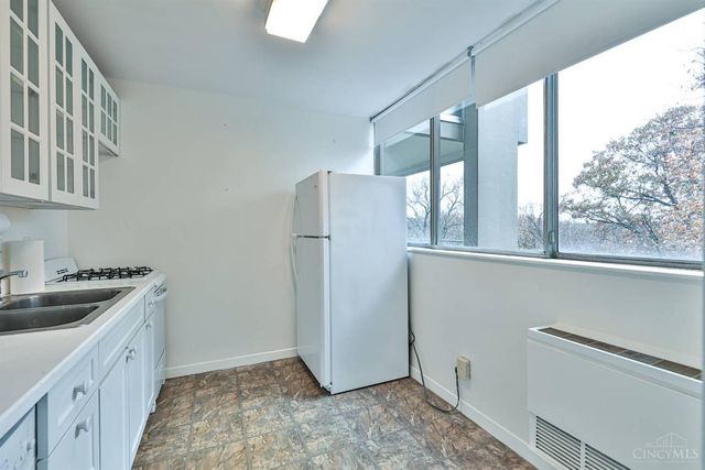 2324 Madison Road, Cincinnati, OH 45208