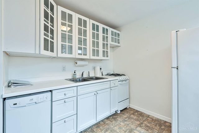 2324 Madison Road, Cincinnati, OH 45208