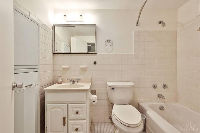 2324 Madison Road, Cincinnati, OH 45208