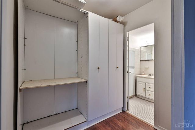 2324 Madison Road, Cincinnati, OH 45208