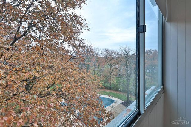 2324 Madison Road, Cincinnati, OH 45208