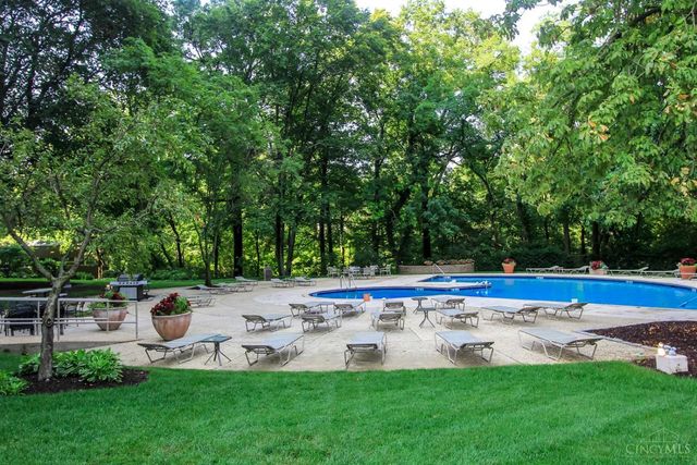 2324 Madison Road, Cincinnati, OH 45208