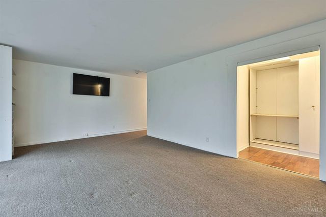 2324 Madison Road, Cincinnati, OH 45208