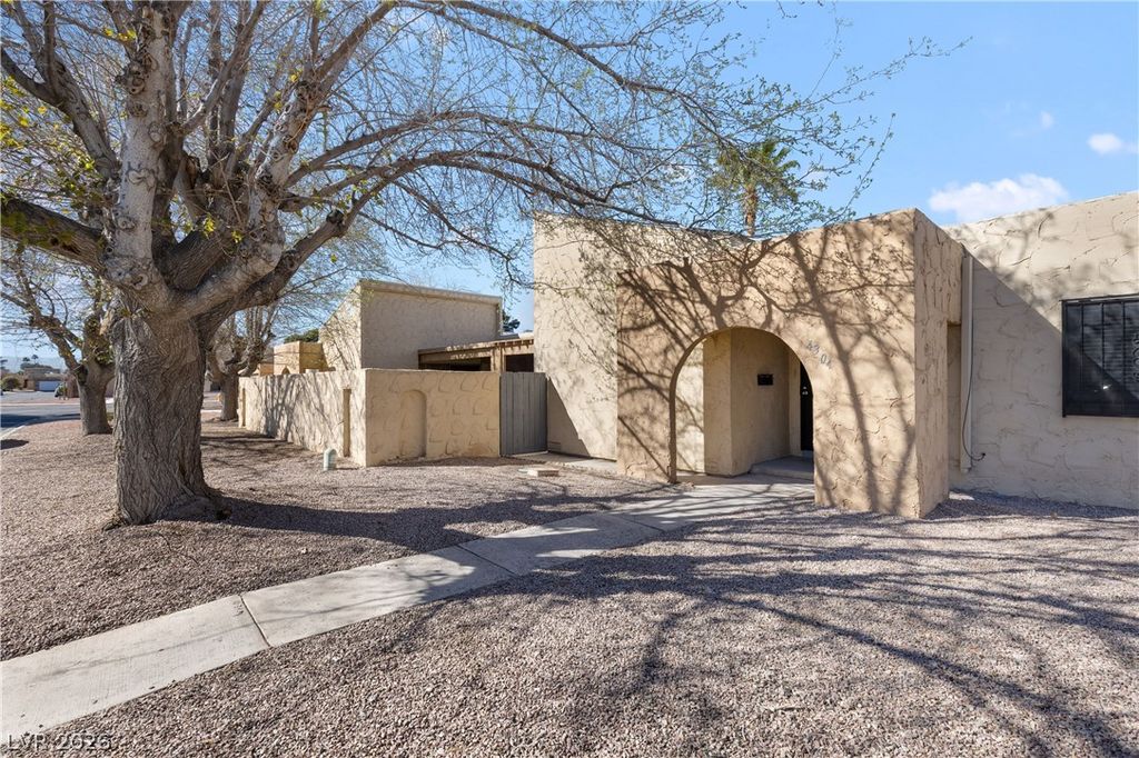 4304 Devlin Green Court, Las Vegas, NV 89110 — photo 4