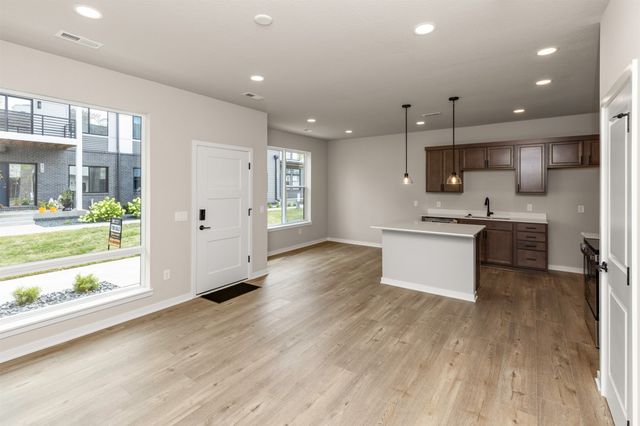 464 SW 12th Street, Des Moines, IA 50309