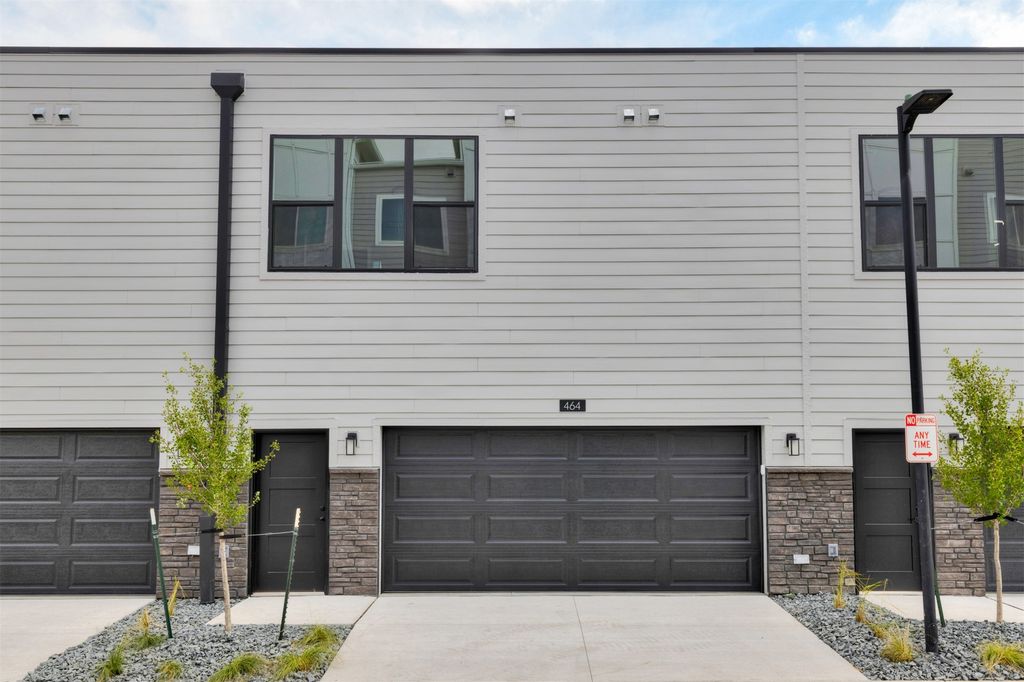 464 SW 12th Street, Des Moines, IA 50309
