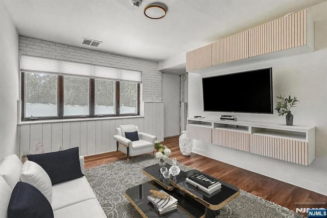 32 Brantwood Place, Clifton, NJ 07013