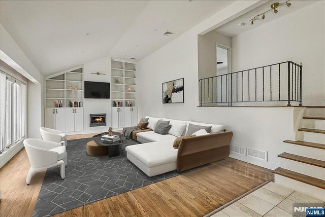 32 Brantwood Place, Clifton, NJ 07013