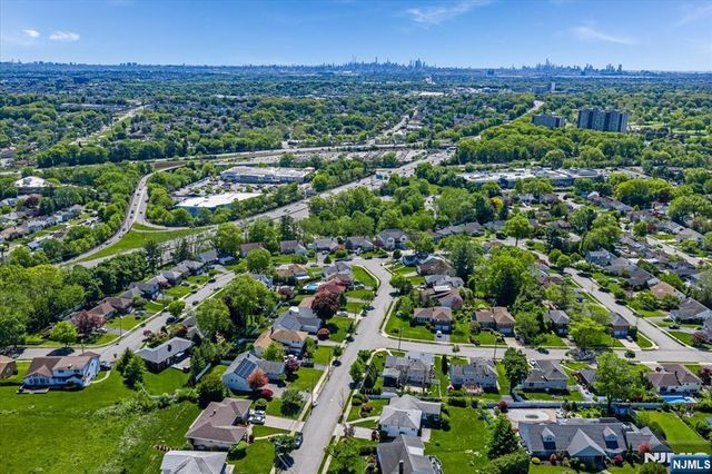 32 Brantwood Place, Clifton, NJ 07013
