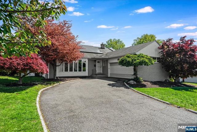 32 Brantwood Place, Clifton, NJ 07013
