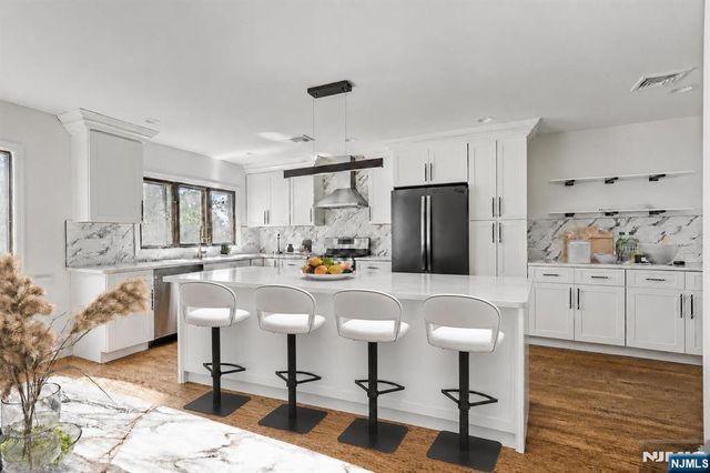 32 Brantwood Place, Clifton, NJ 07013