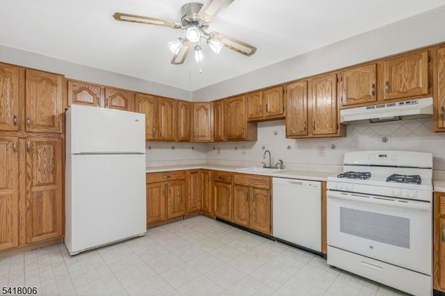 1 Tree Top Rd, Middlesex Boro, NJ 08846