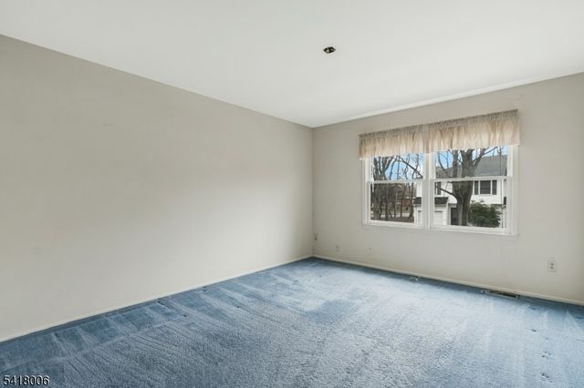 1 Tree Top Rd, Middlesex Boro, NJ 08846