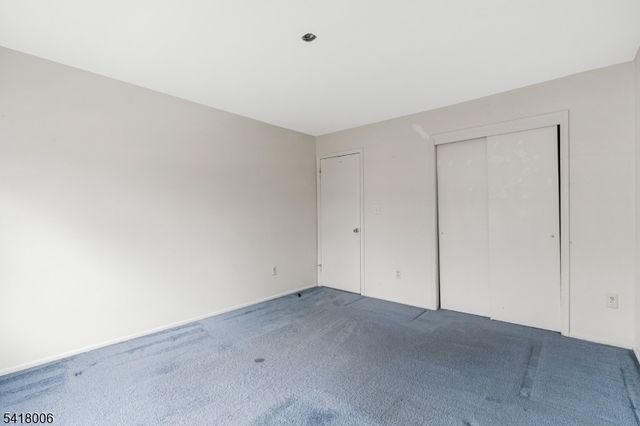 1 Tree Top Rd, Middlesex Boro, NJ 08846