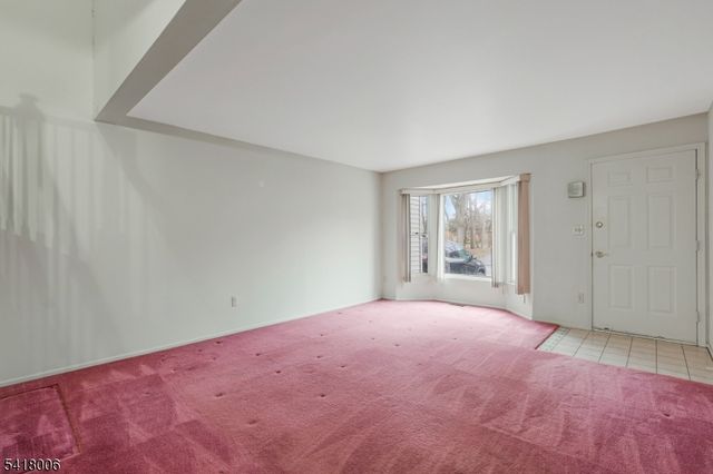 1 Tree Top Rd, Middlesex Boro, NJ 08846