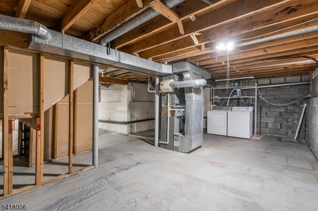 1 Tree Top Rd, Middlesex Boro, NJ 08846