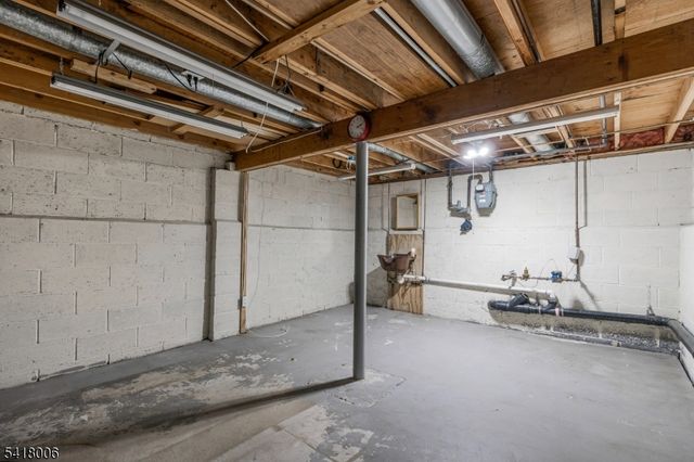 1 Tree Top Rd, Middlesex Boro, NJ 08846