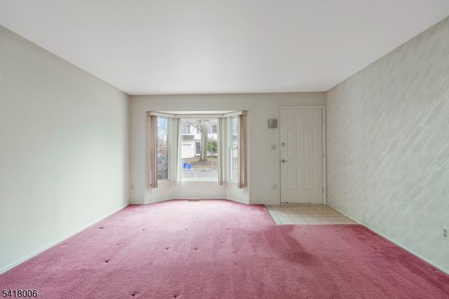 1 Tree Top Rd, Middlesex Boro, NJ 08846