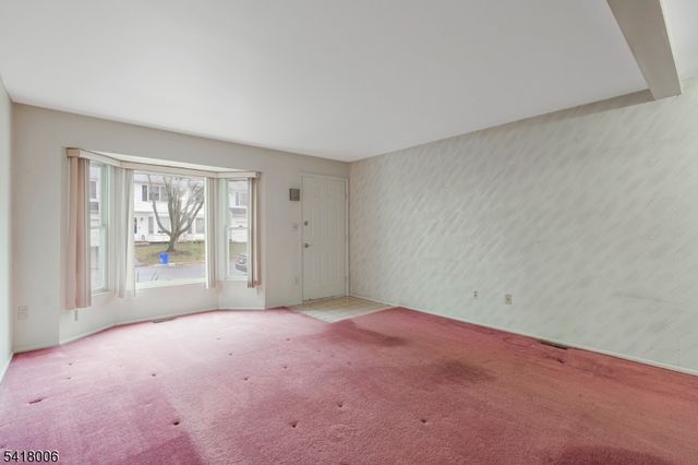 1 Tree Top Rd, Middlesex Boro, NJ 08846