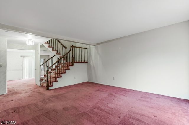 1 Tree Top Rd, Middlesex Boro, NJ 08846