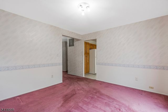 1 Tree Top Rd, Middlesex Boro, NJ 08846